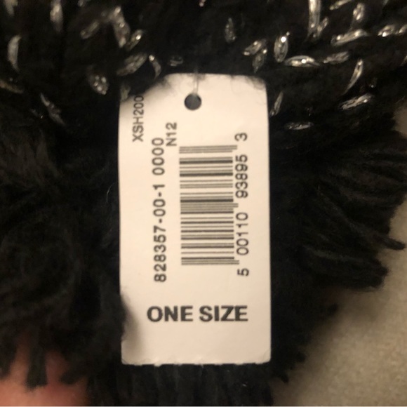 Gap Knit Pom-Pom Beanie Hat, Black and White, Polyester One Size Winter Cap - Picture 3 of 5